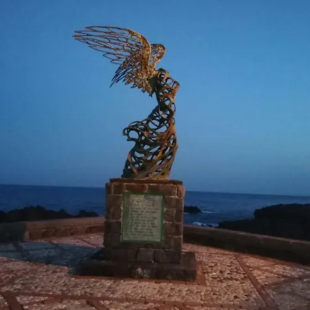 Zara Daire Giardini Naxos